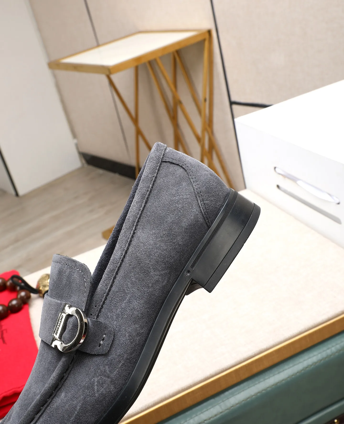 Men's clothing and shoes 💰700📛📛High-end goods! Salvatore Ferragamo is the world's top luxury footwear brand. It comes from Italy, the kingdom of fashion. It is famous all over the world for its traditional handmade design and novel styles... 🚶🏻🚶🏻 Top-quality suit shoes are sold simultaneously at the counter. This style is purely handmade. The fabric is imported Italian calfskin➕soft water-dyed cowhide lining. Specially available with original deep rubber outsole🌀🌀Size: 38➖44